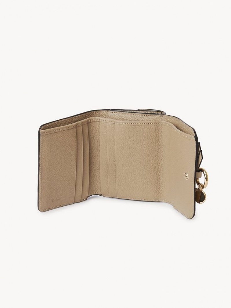 Carteras Pequeñas Chloe Alphabet Small Tri-fold Marrom | CHE-SR14294