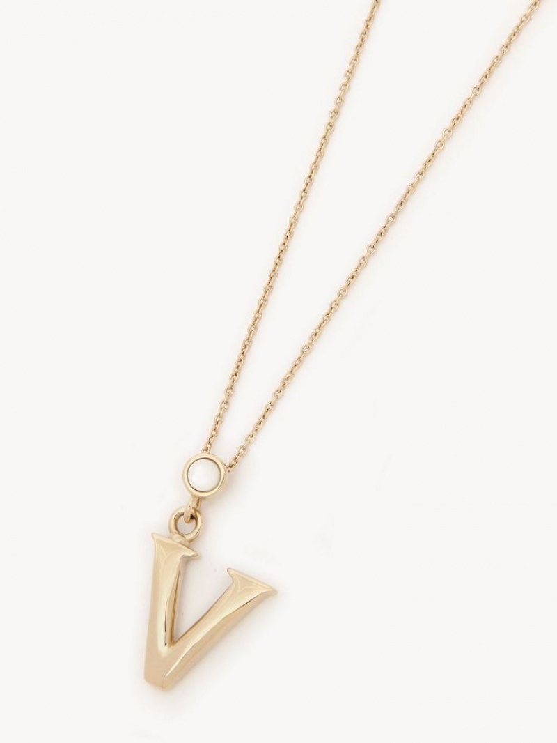 Collares Chloe Alphabet With Pendant Dorados | CHE-SR14334