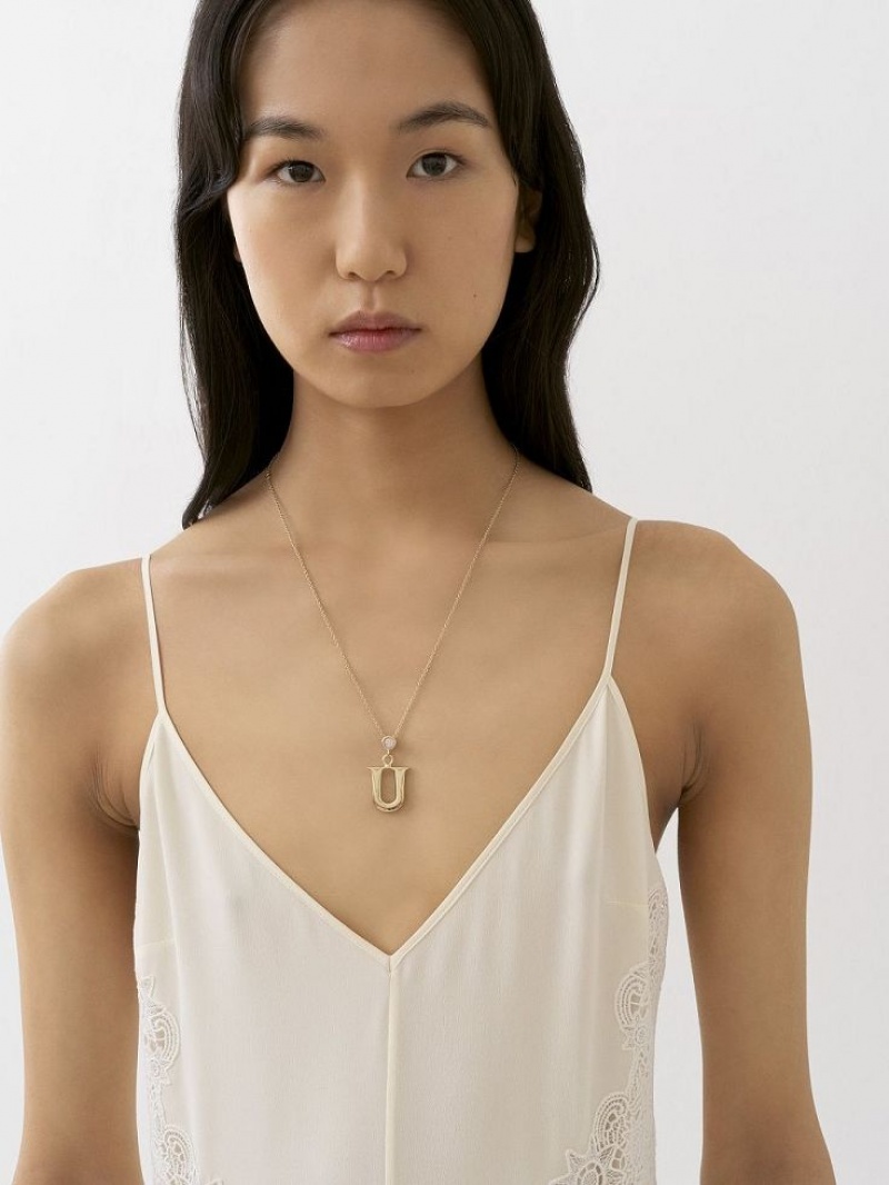 Collares Chloe Alphabet With Pendant Dorados | CHE-SR14335