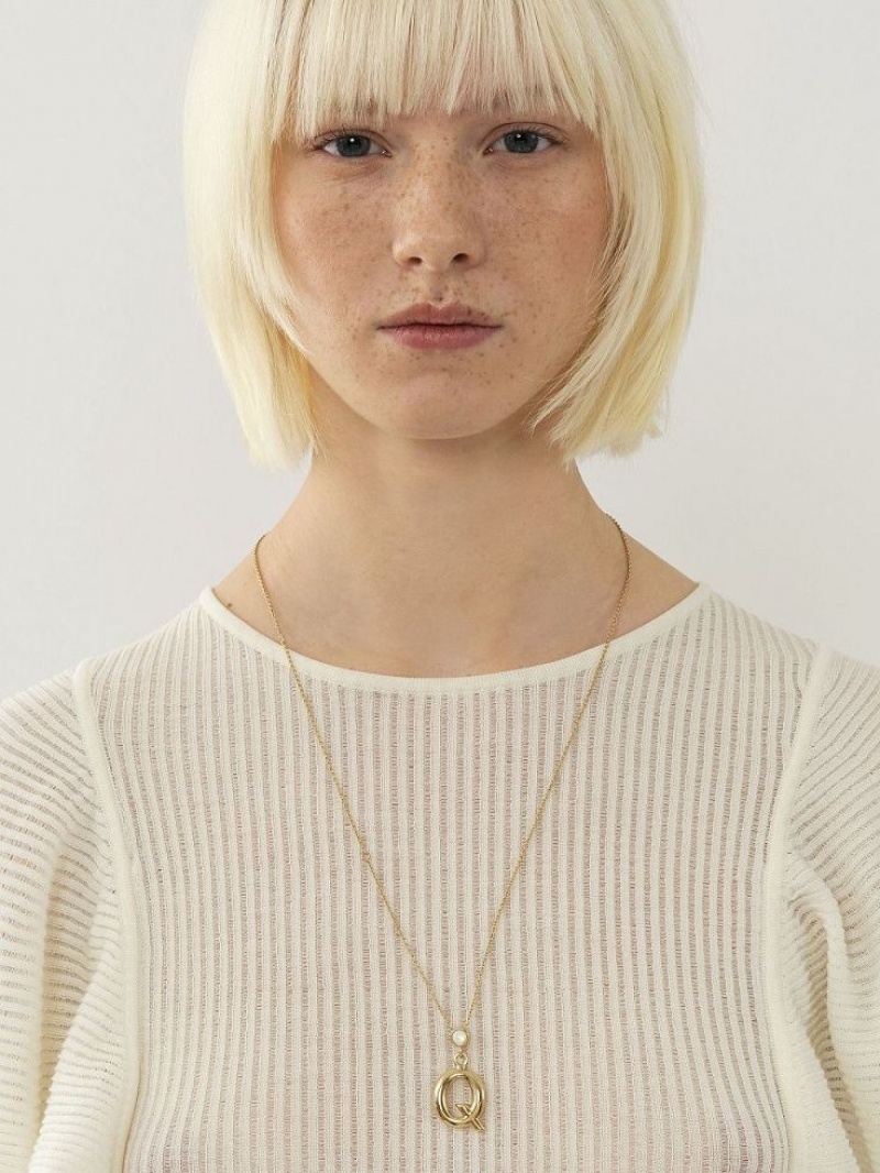 Collares Chloe Alphabet With Pendant Dorados | CHE-SR14339