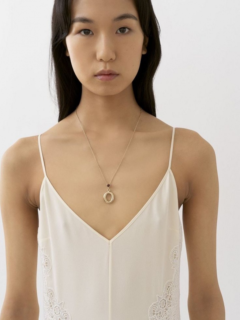 Collares Chloe Alphabet With Pendant Dorados | CHE-SR14341