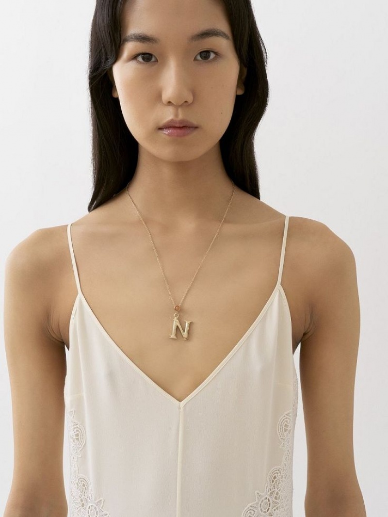 Collares Chloe Alphabet With Pendant Dorados | CHE-SR14342
