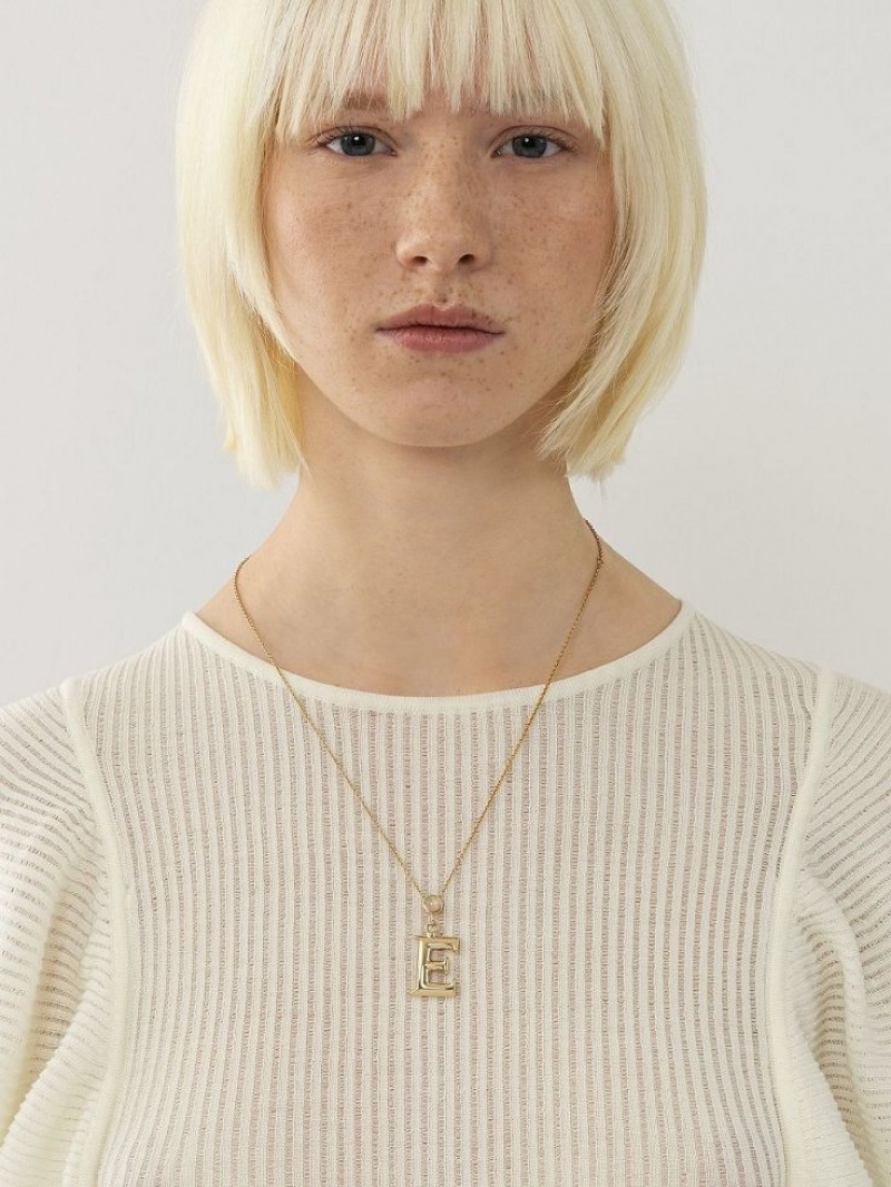 Collares Chloe Alphabet With Pendant Dorados | CHE-SR14351