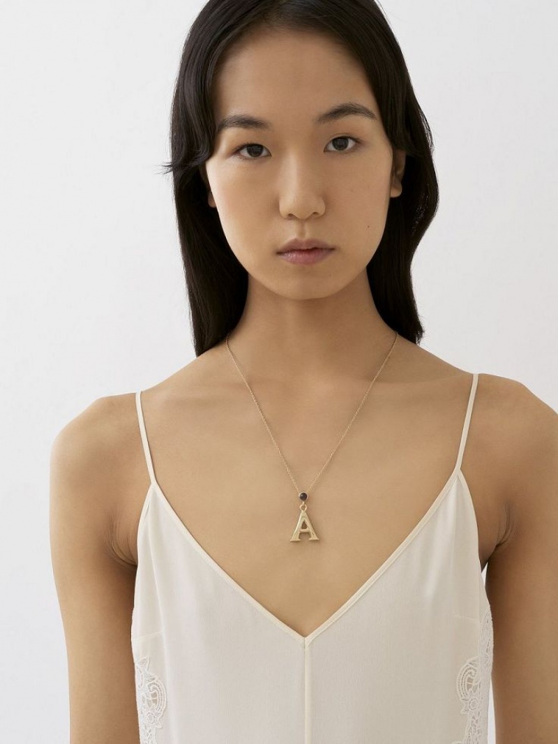 Collares Chloe Alphabet With Pendant Dorados | CHE-SR14430